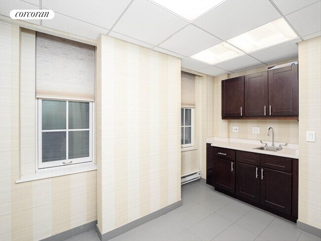 903 Lexington Ave, New York, NY 10065 - photo 5