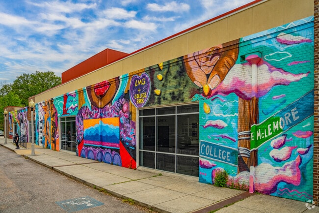 South Memphis has many murals created by local artists.