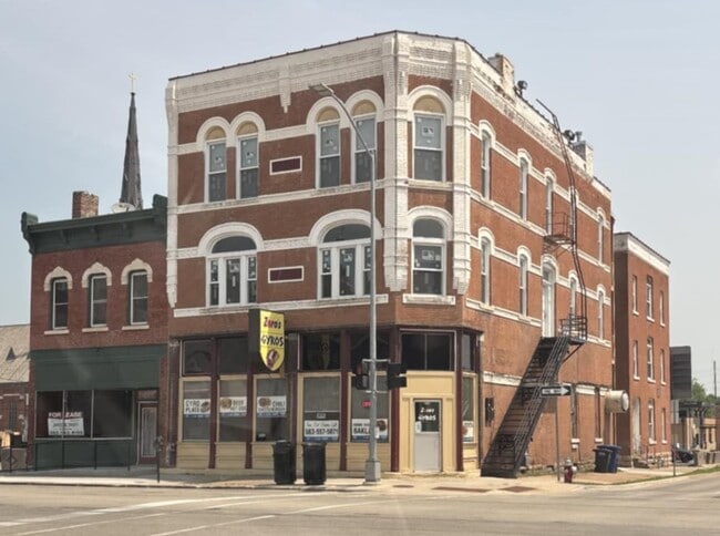 1400 Central Ave unit 2, Dubuque, IA 52001 - photo 2