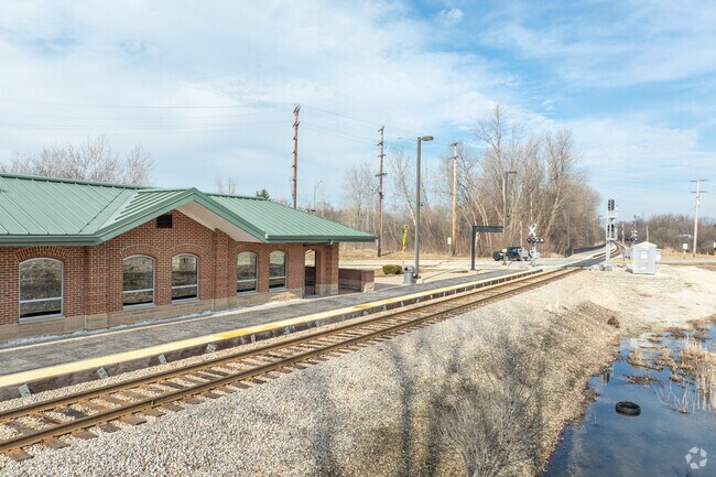 Grasslands residents have quick access to the Metra and Downtown Chicago.