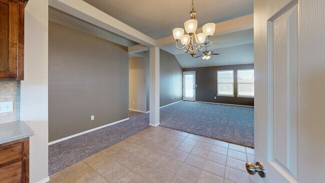 13312 SW 3rd St, Yukon, OK 73099 - photo 2