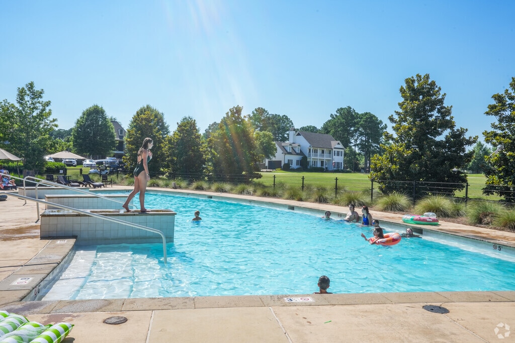 About Reunion Schools, Demographics, Things to Do