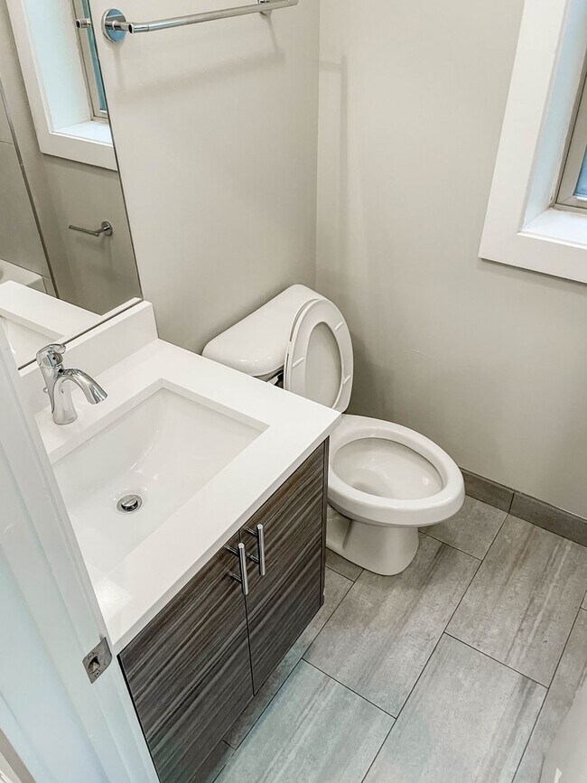 3917 N Janssen Ave unit 3917-3, Chicago, IL 60613 - photo 7