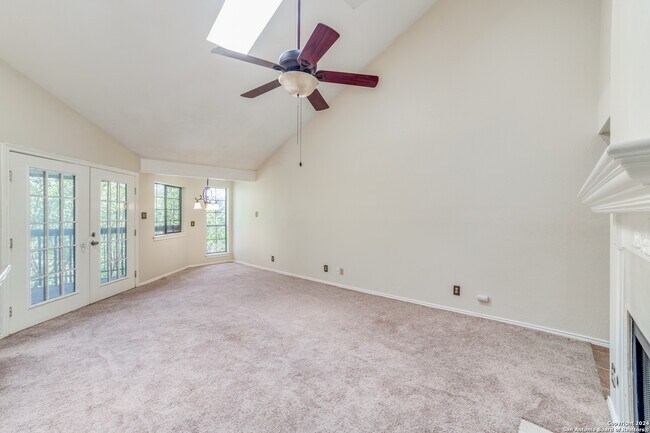 8611 Datapoint Dr, San Antonio, TX 78229 - photo 6