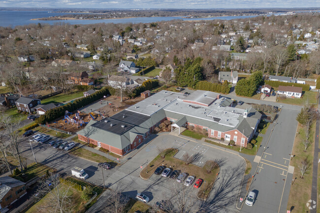Orderly drop-off and pick-up at the Rockwell School in Bristol is a breeze.