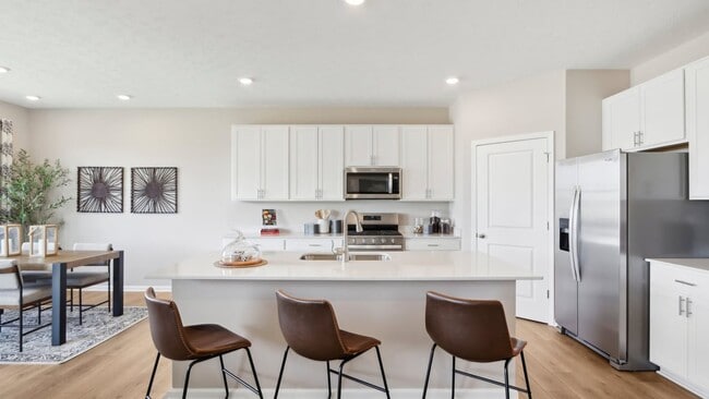 5817 Crotal Ave, Greenwood, IN 46143 - photo 2