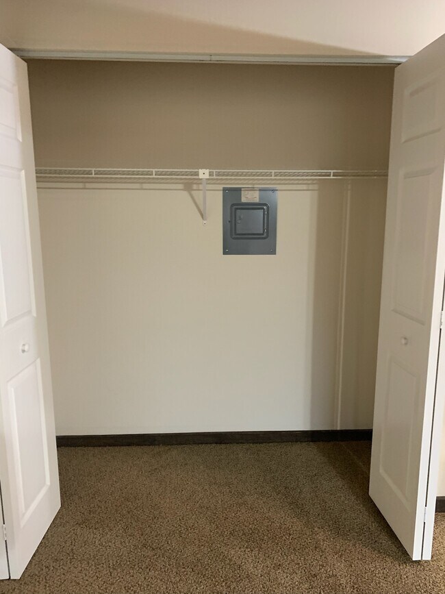 1430 Maplecrest Dr, Youngstown, OH 44515 - photo 7