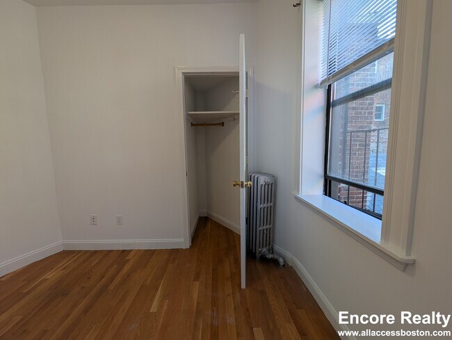 24 Phillips St unit 17, Boston, MA 02114 - photo 4