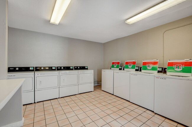 Paradise Royale | Apartments For Rent in Las Vegas, NV