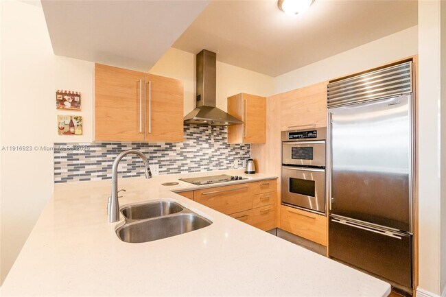 218 SE 14th St unit 1006, Miami, FL 33131 - photo 6