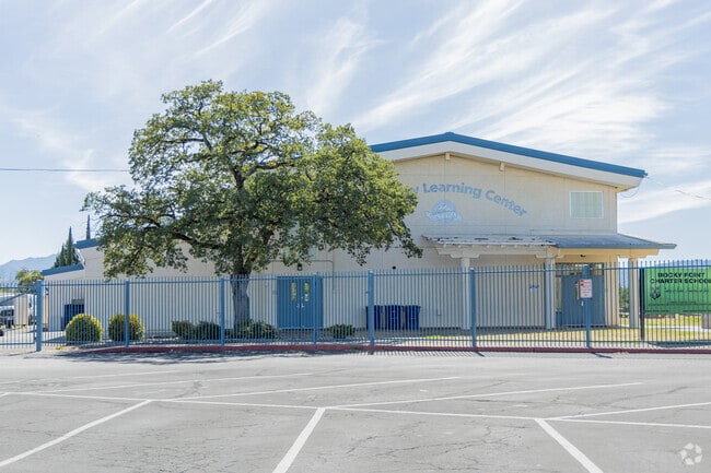 Gateway Educational Options is a public school located in Redding, California.