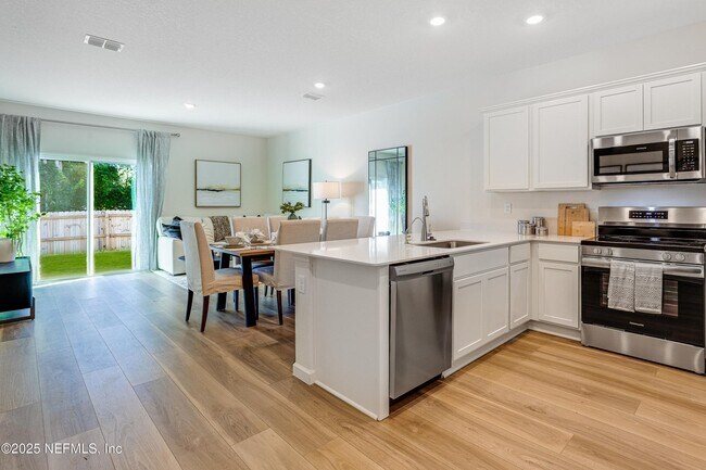 542 Holly Lakes Dr, Orange Park, FL 32073 - photo 3