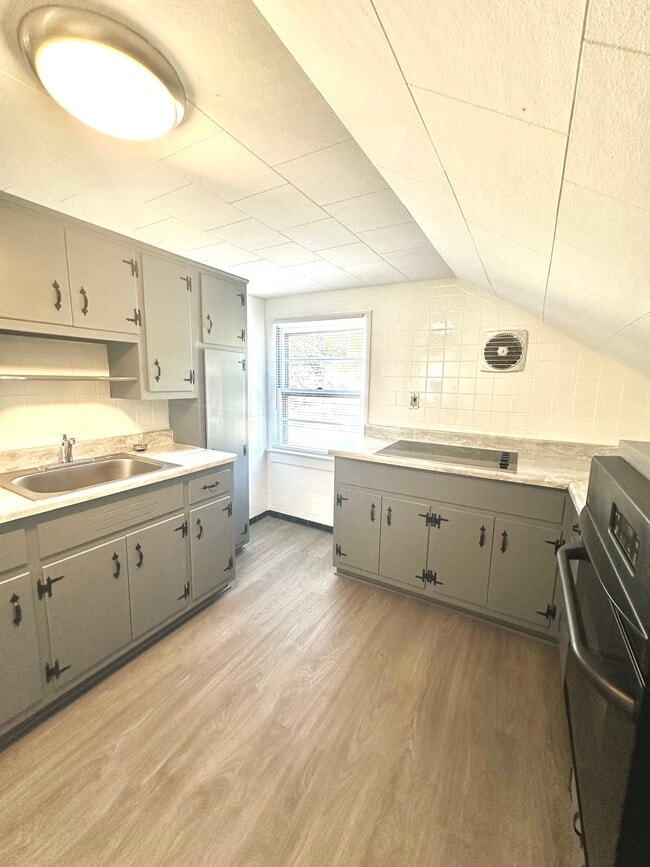 109 Grand St Unit B, Highland, NY 12528