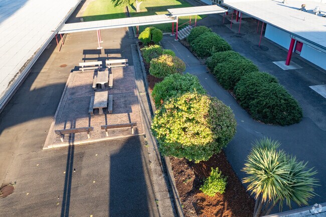 Fullerton Elementary School offers a pleasant learning environment.