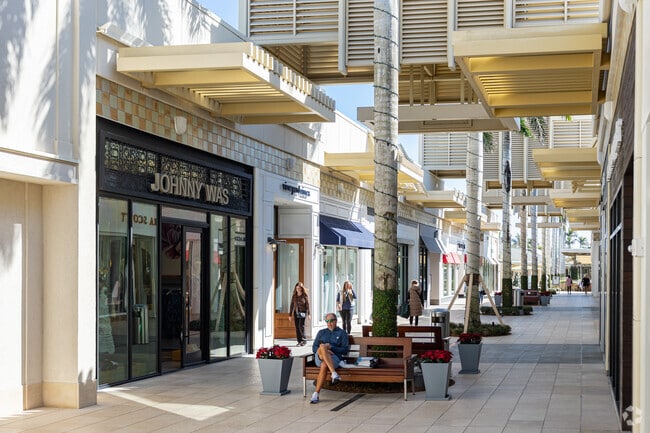 Many high-end designer shops can be found at the Waterside Shops near Autumn Woods.