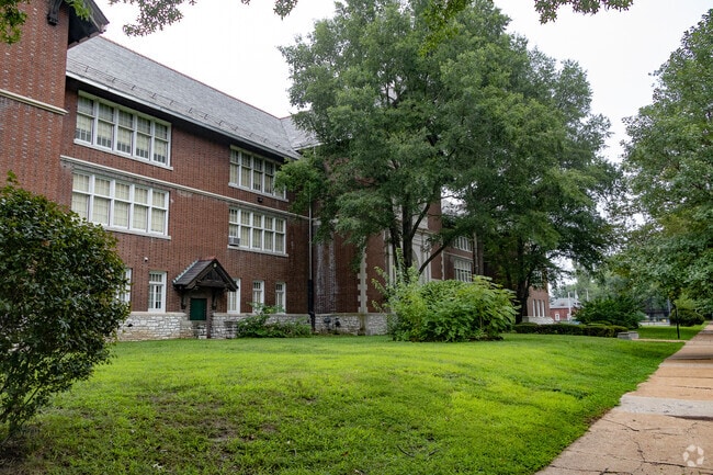 Woodward Elementary School alt view in Carondelet.