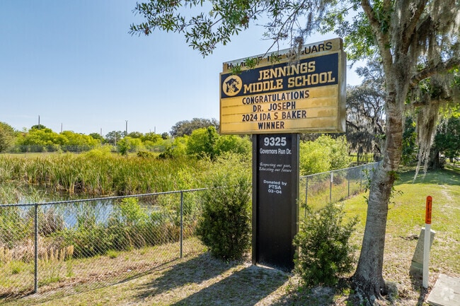 Jennings Middle School has a student-teacher ratio of 17 to 1.