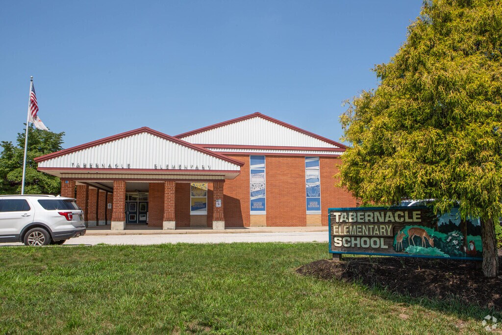 Tabernacle Elementary School serves students living in Lower burlington County.