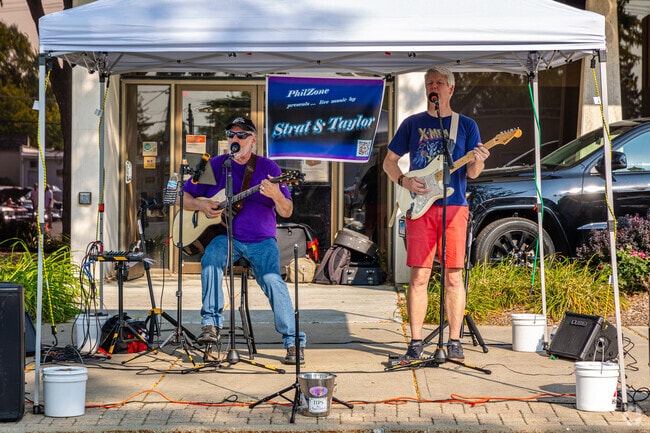 Enjoy live music at Park on Park near Ivanhoe.