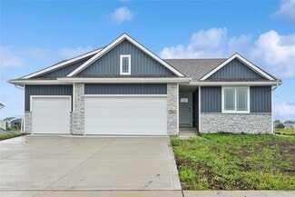 240 NW Lavelle Dr, Waukee, IA 50263