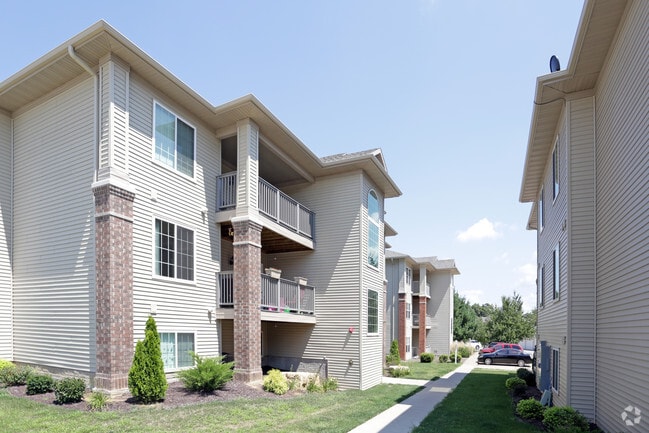 Riverbend 3306-3500 Steamboat Way, Muscatine, IA 52761 - photo 4