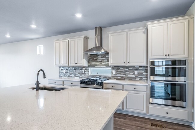 4878 N Sicily Ct, Aurora, CO 80019 - photo 4