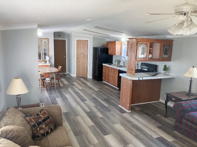 37 Village Ct, Mediapolis, IA 52637 - photo 3