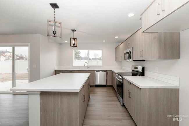 13695 Nisene Ct, Caldwell, ID 83607 - photo 4