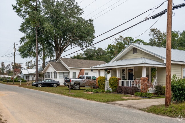 Rows of bungalows and ranches are common in neighborhoods across Chattahoochee.