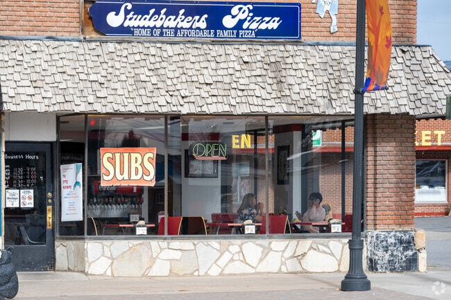 Residents in Montpelier can catch up over lunch at a number of delicious local restaurants.