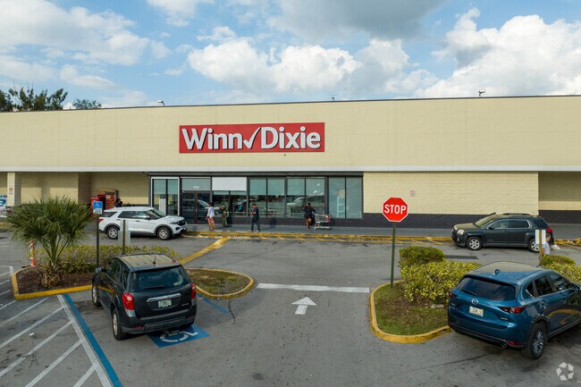 Winn Dixie proudly serves the Silver Lakes area.