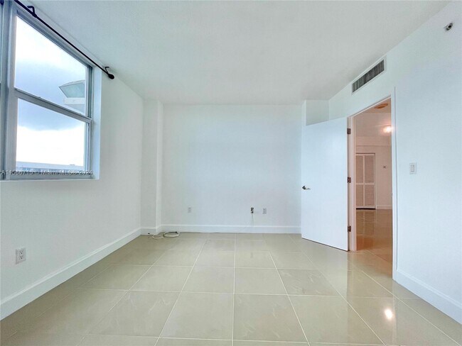 Treasures On The Bay II unit 9M, North Bay Village, FL 33141 - photo 3