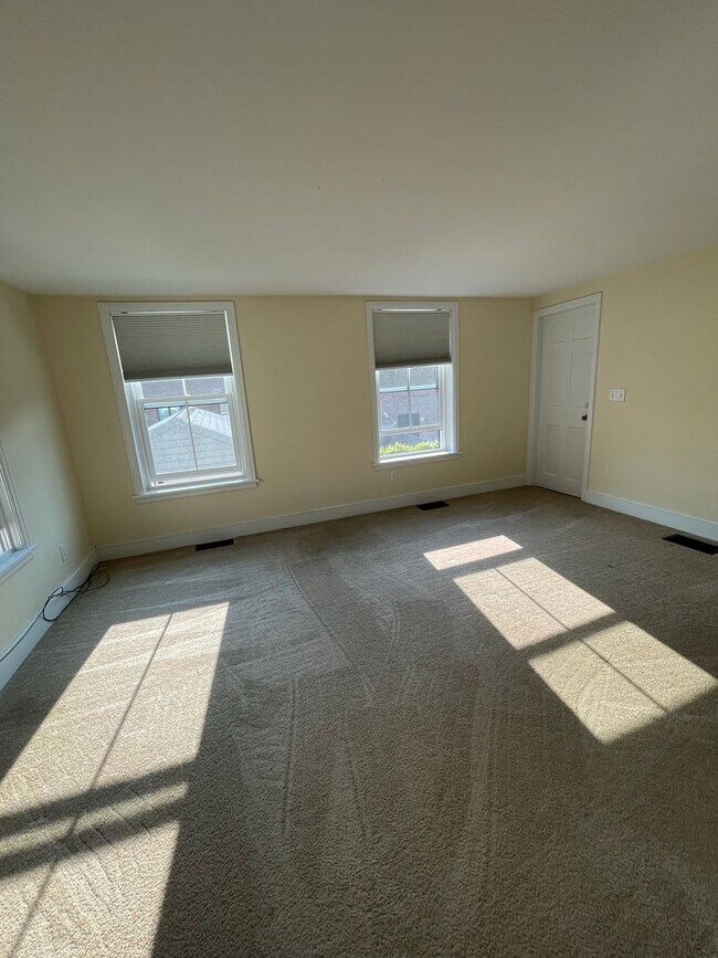 33 Pine St unit . 4, Burlington, VT 05401 - photo 3