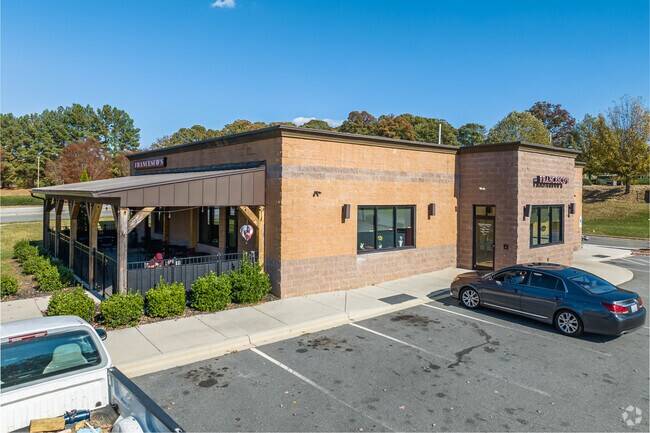 Enjoy daily lunch specials at Francesco's Italian Restaurant in Northeast Winston-Salem.