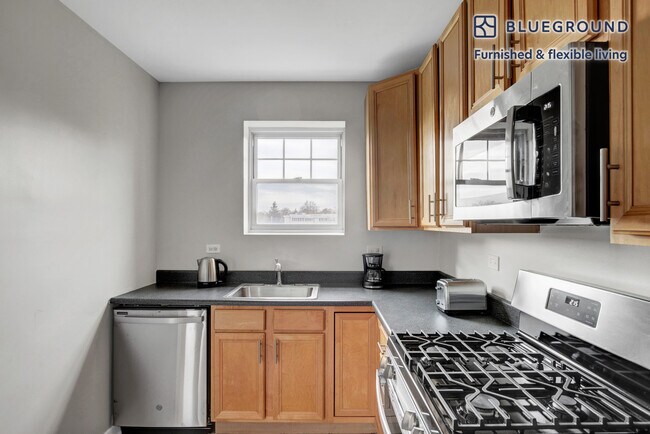 2762 Hampton Pkwy unit FL2-ID519, Evanston, IL 60201 - photo 7