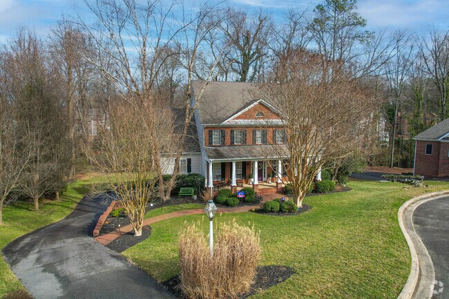 Large properties with mature trees are found in the Westover Hills West neighborhood in VA.