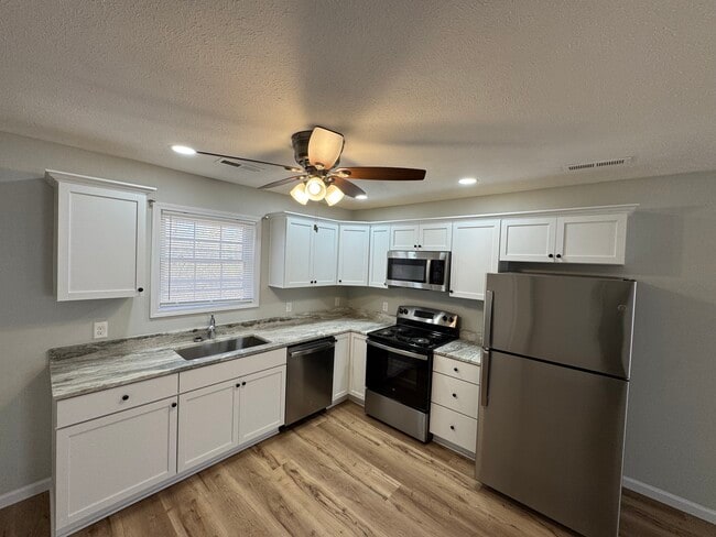 143 School unit 143B Schoolside Driv, Brandenburg, KY 40108 - photo 4