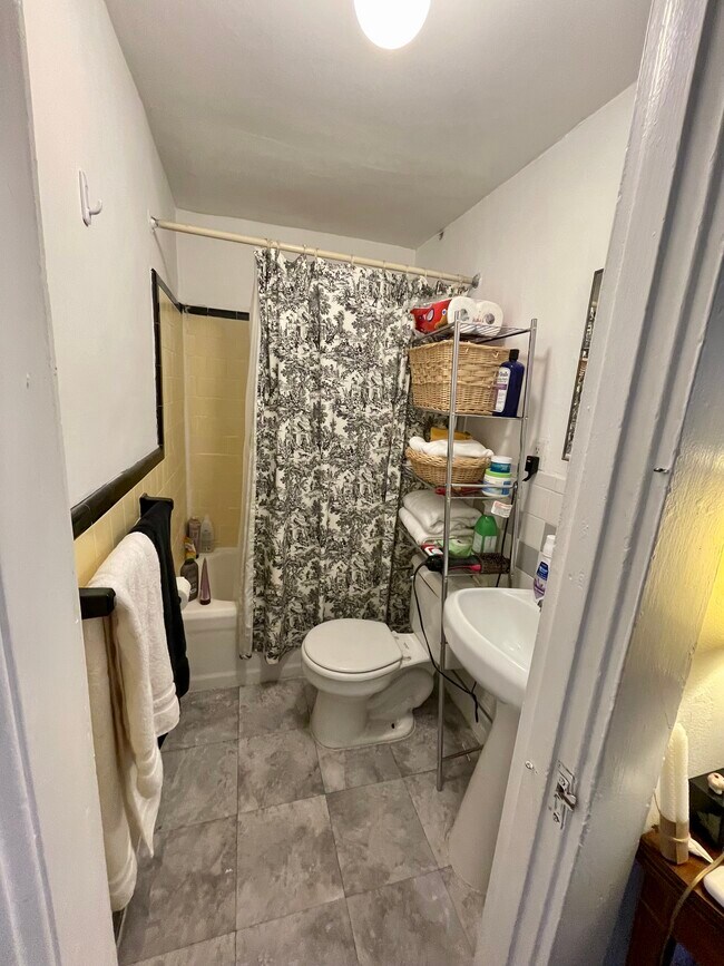 58 S Russell St unit 2, Boston, MA 02114 - photo 3