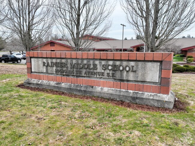 The entry sign for Rainier Middle School.
