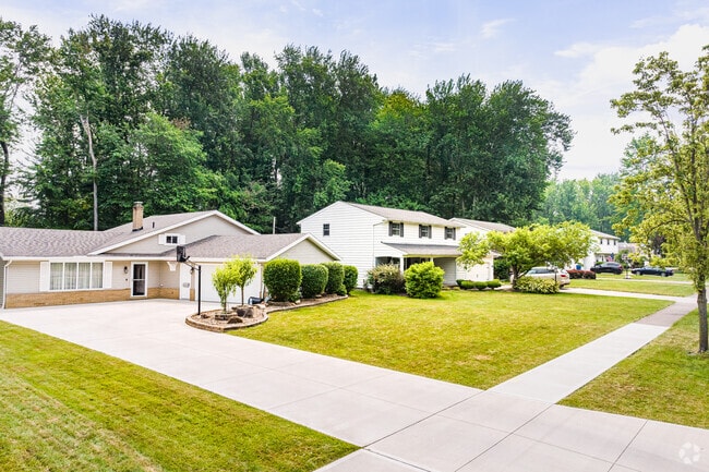 Homes of all kinds are found in North Olmsted.