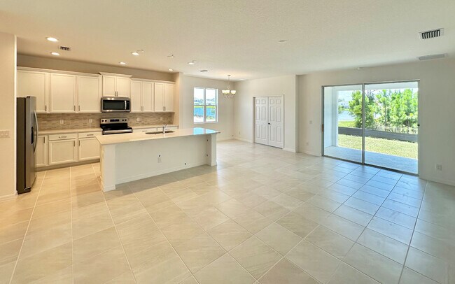 5862 Ali Grace Dr, Saint Cloud, FL 34771 - photo 2