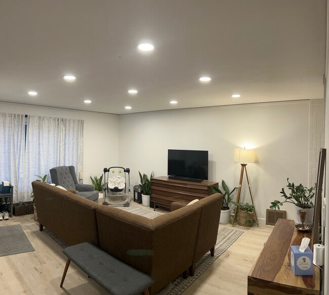 2717 NE Weidler St, Portland, OR 97232 - photo 2