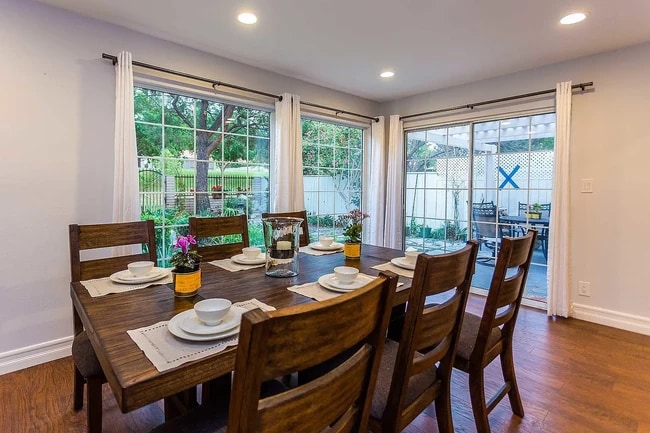 35 E Palatine Rd unit 1, Prospect Heights, IL 60070 - photo 2