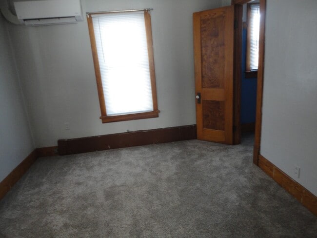 1604 Franklin St, Cedar Falls, IA 50613 - photo 3