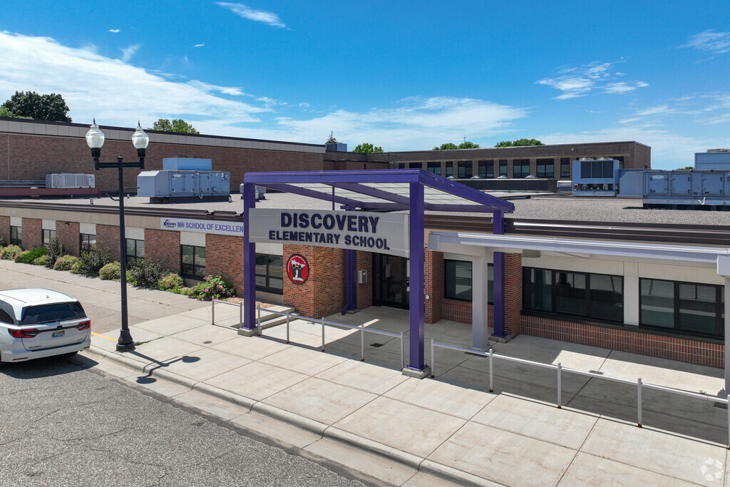 Welcome to Discovery Elementary School, conveniently located near downtown Buffalo.