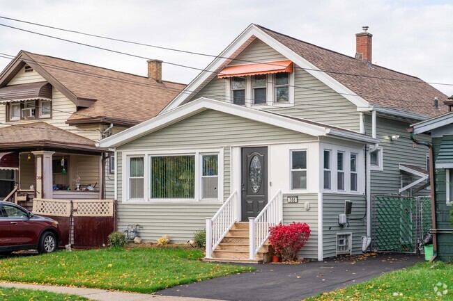 The average home size in Kenfield is about 1250 square feet.