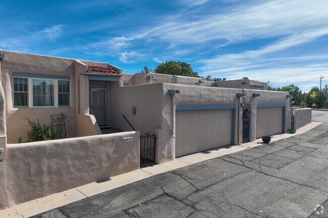 Valle del Sol residents enjoy being close to nature yet close to Downtown Santa Fe.