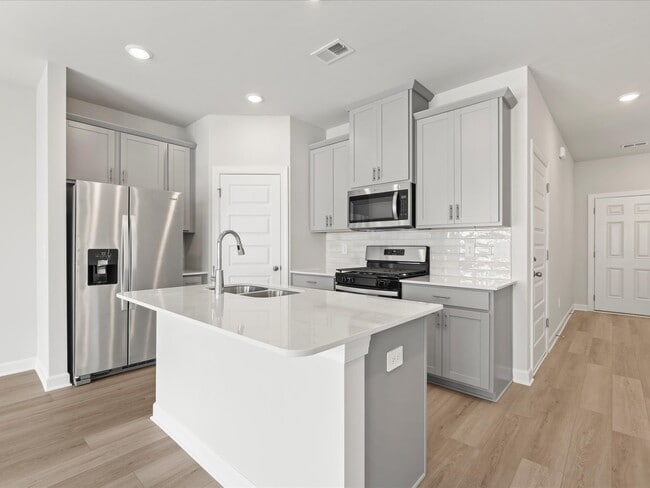 114 Arrow Ct, Greer, SC 29651 - photo 2