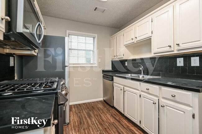 1049 Megan Ct, Sugar Hill, GA 30518 - photo 7