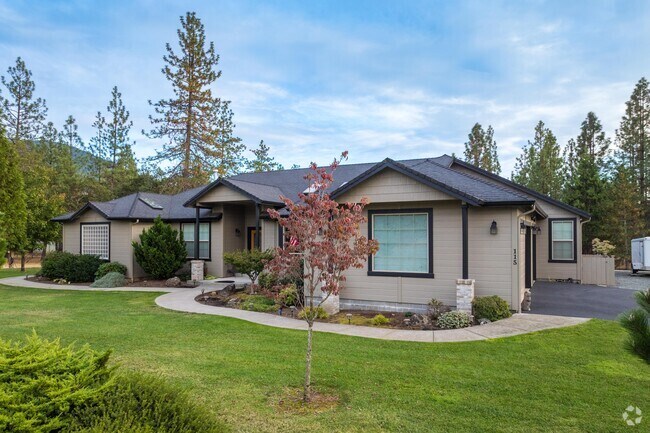 Pleasant Valley contains ranch-style houses and contemporary Craftsman-inspired homes.